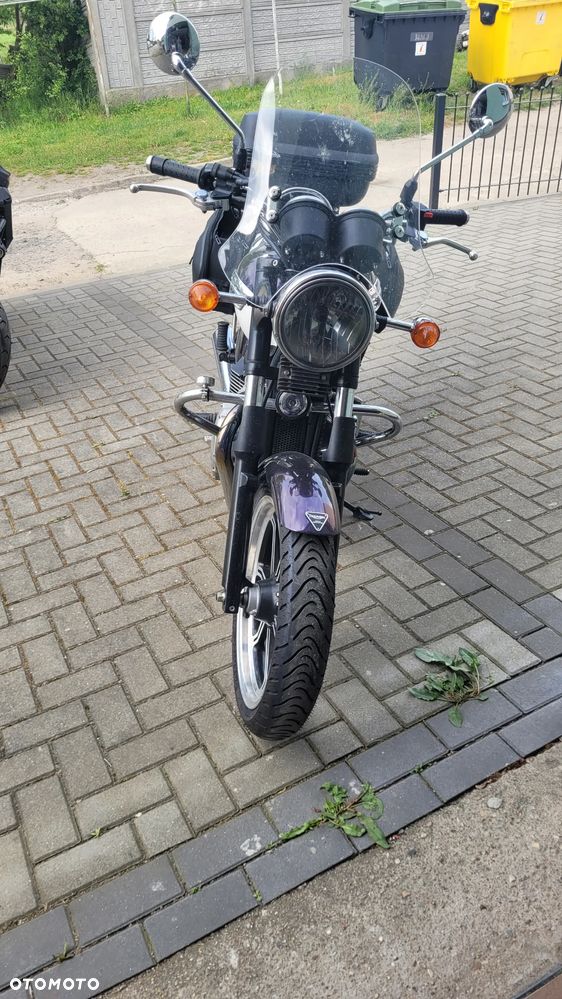 Triumph Bonneville - 4