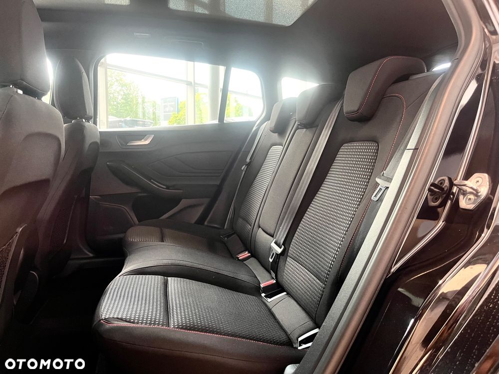 Ford Focus 1.0 EcoBoost Hybrid ST-LINE X - 27