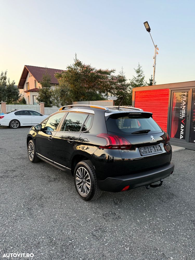Peugeot 2008 1.2 L PureTech Allure - 4