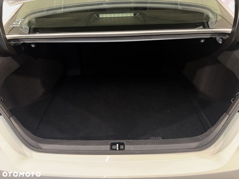 Toyota Camry - 30
