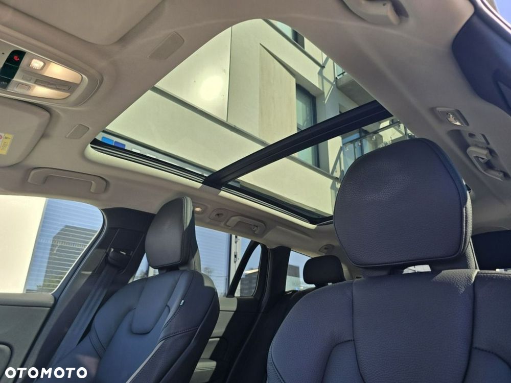 Volvo V60 B4 B Plus Dark - 16