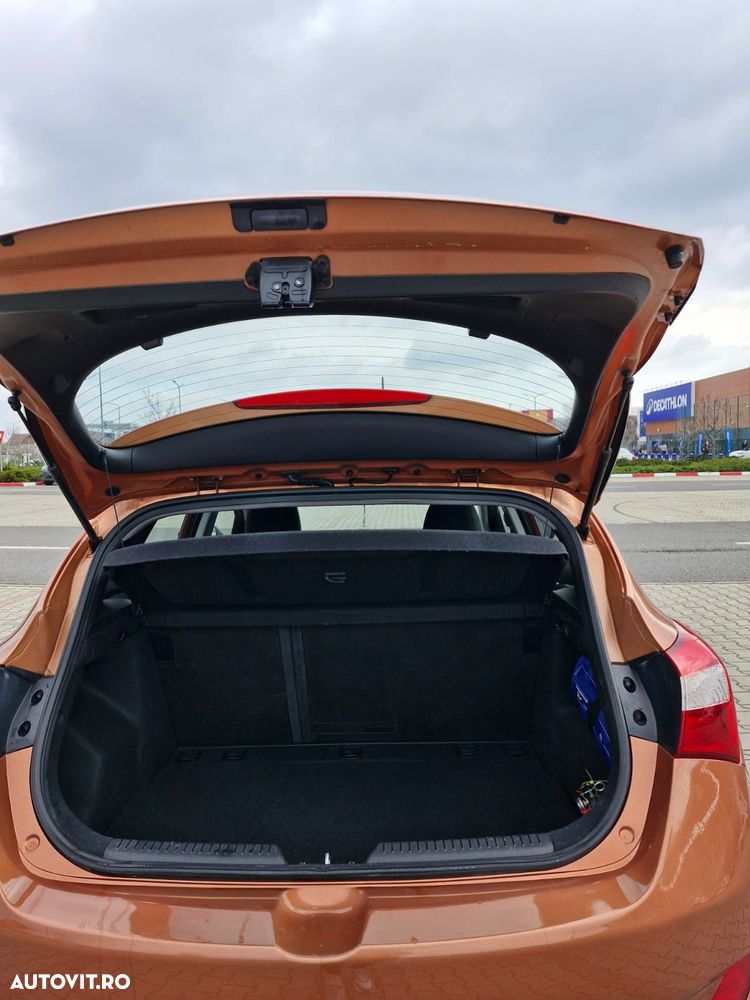 Hyundai i30 1.6 CRDI Premium - 10