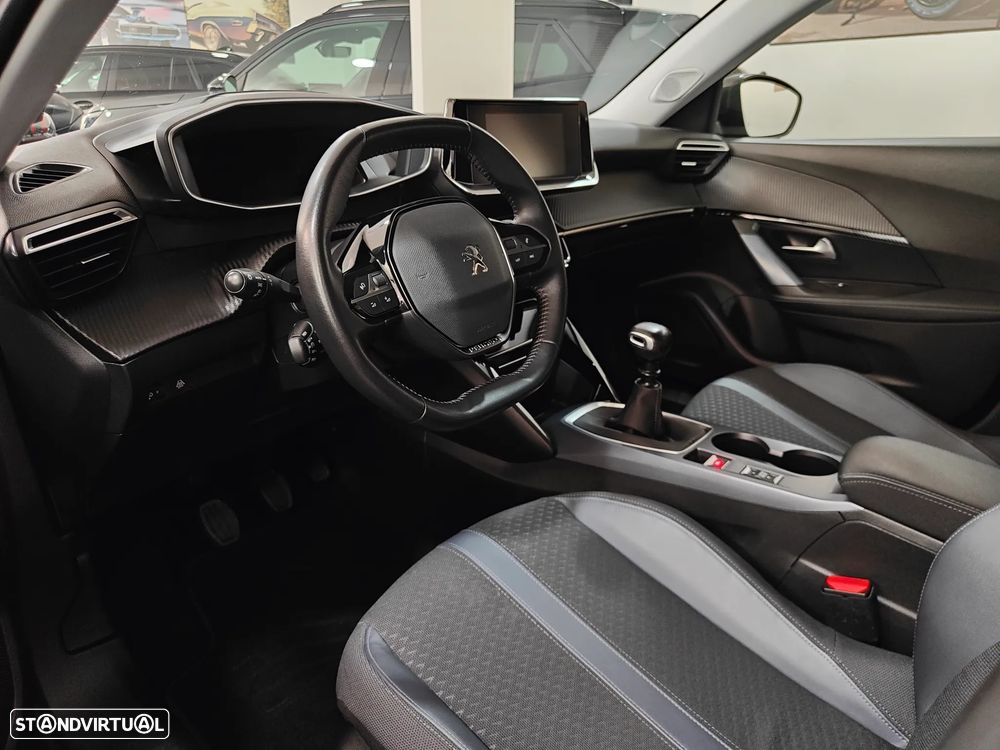 Peugeot 2008 1.2 PureTech Allure - 27