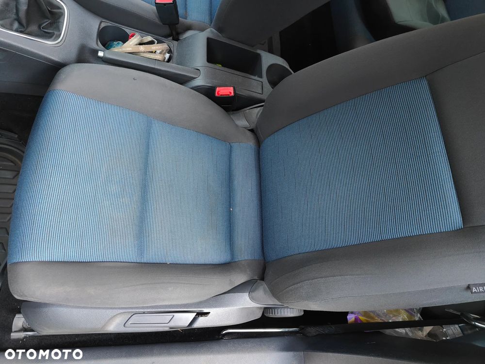 Volkswagen Golf - 6