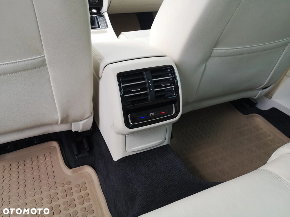 Volkswagen Passat - 22