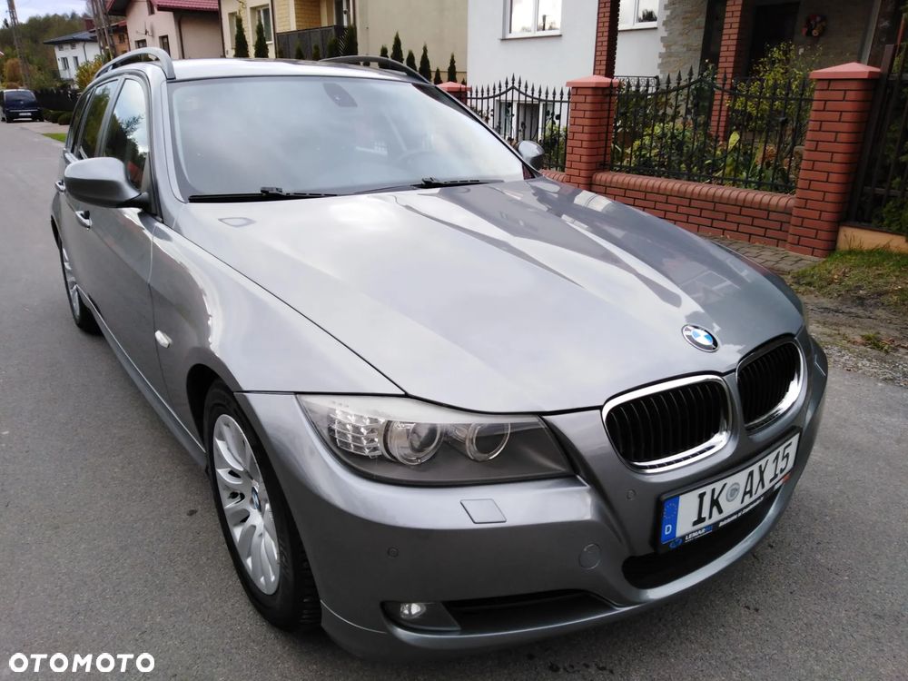 BMW Seria 3 320d DPF Touring Efficient Dynamics Edition - 12