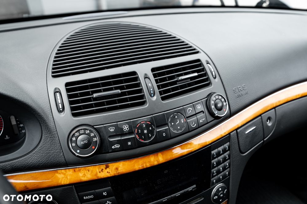 Mercedes-Benz Klasa E 200 Kompressor Automatik Elegance Sport Edition - 33