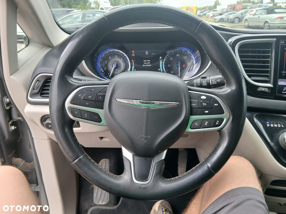 Chrysler Pacifica - 11