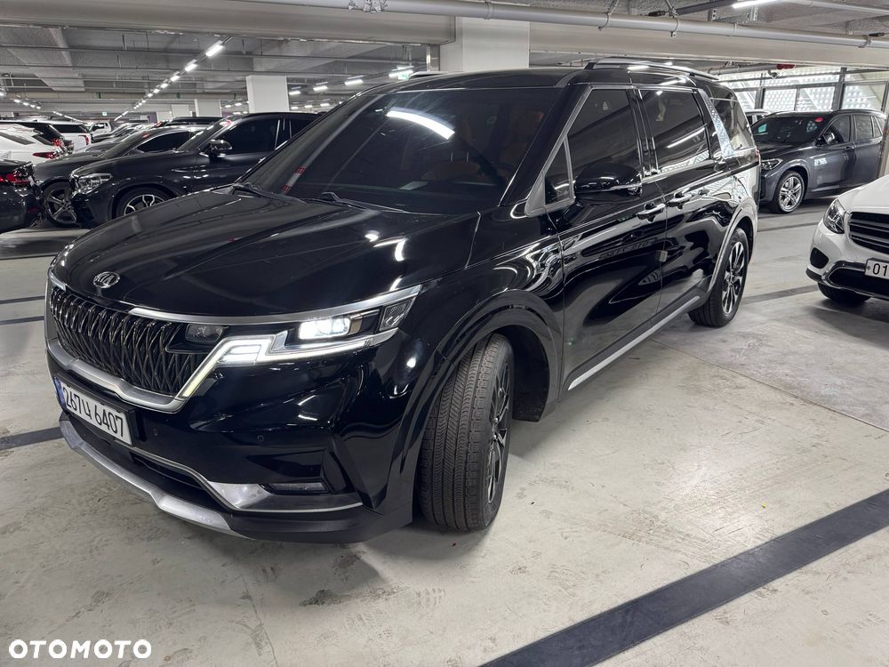 Kia Carnival - 2