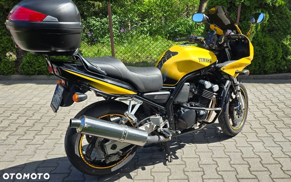 Yamaha FZS - 6