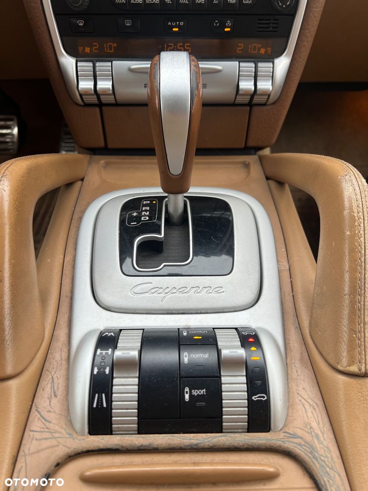 Porsche Cayenne - 23