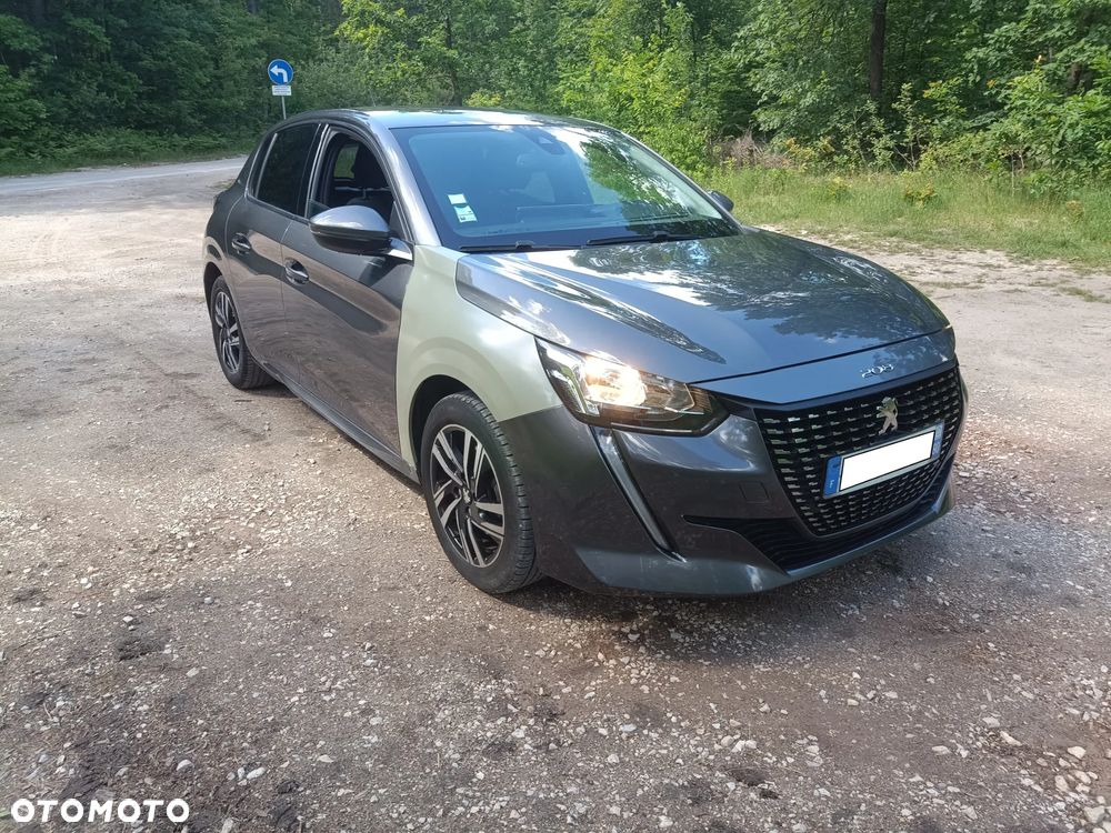 Peugeot 208 - 8