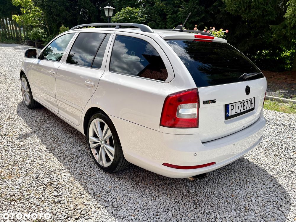 Skoda Octavia 2.0 TDI DPF DSG RS - 17