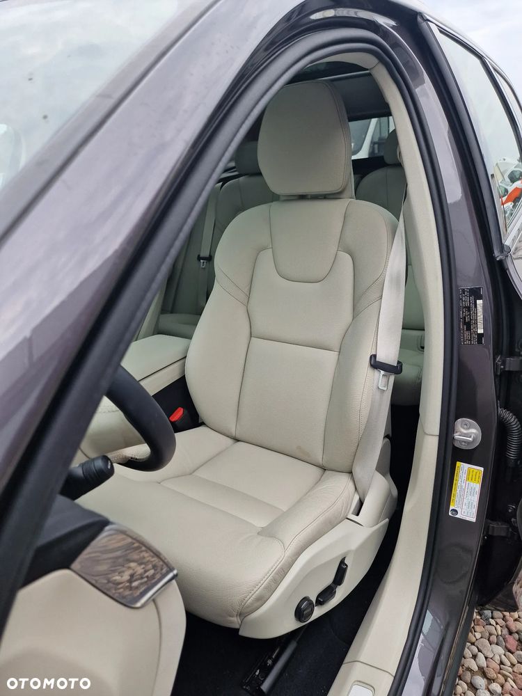 Volvo XC 60 T8 AWD Recharge Plus Bright - 17