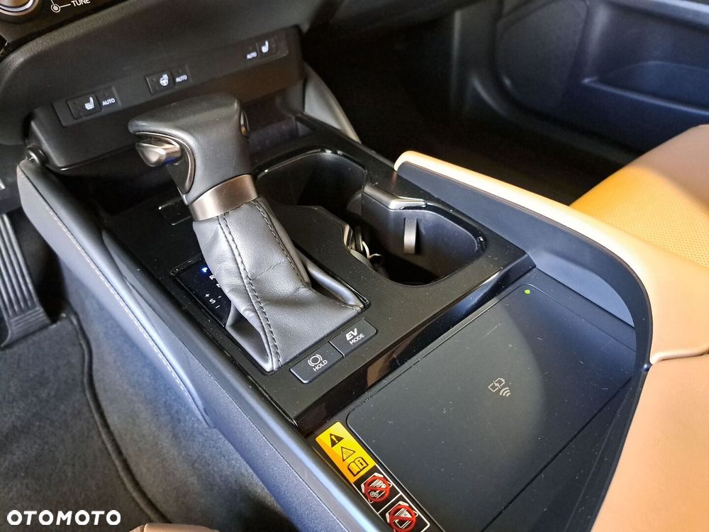 Lexus ES 300h Business Edition - 29