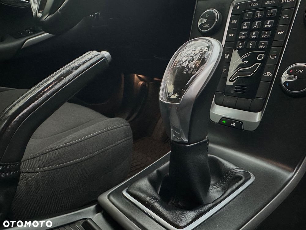 Volvo V40 D2 Kinetic - 16