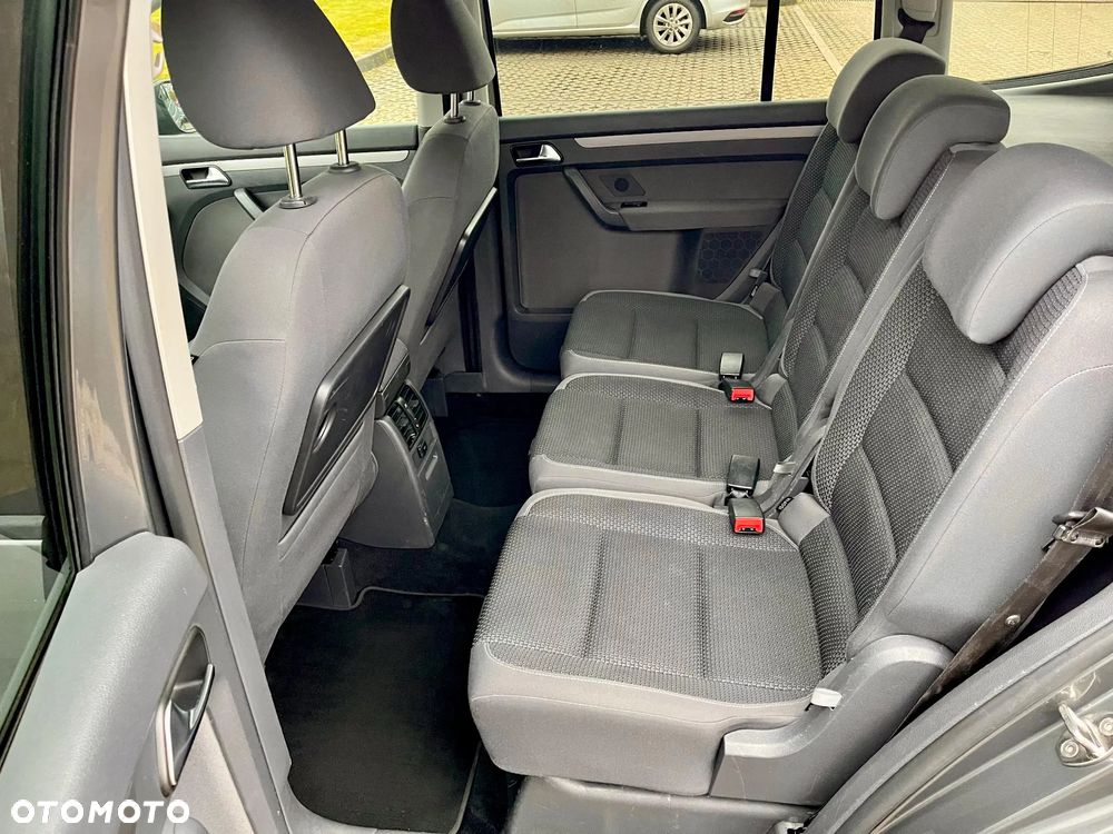 Volkswagen Touran 2.0 TDI DSG Highline - 37