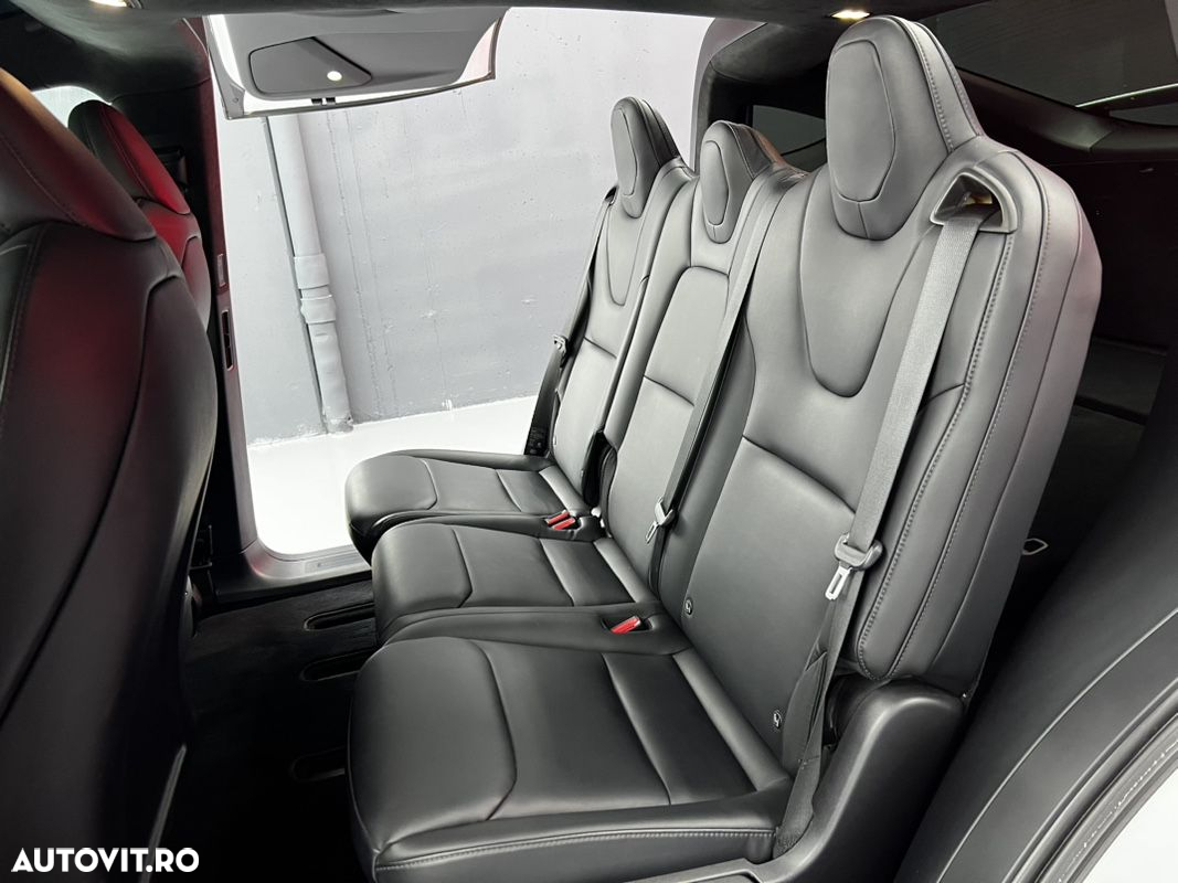 Tesla Model X - 13