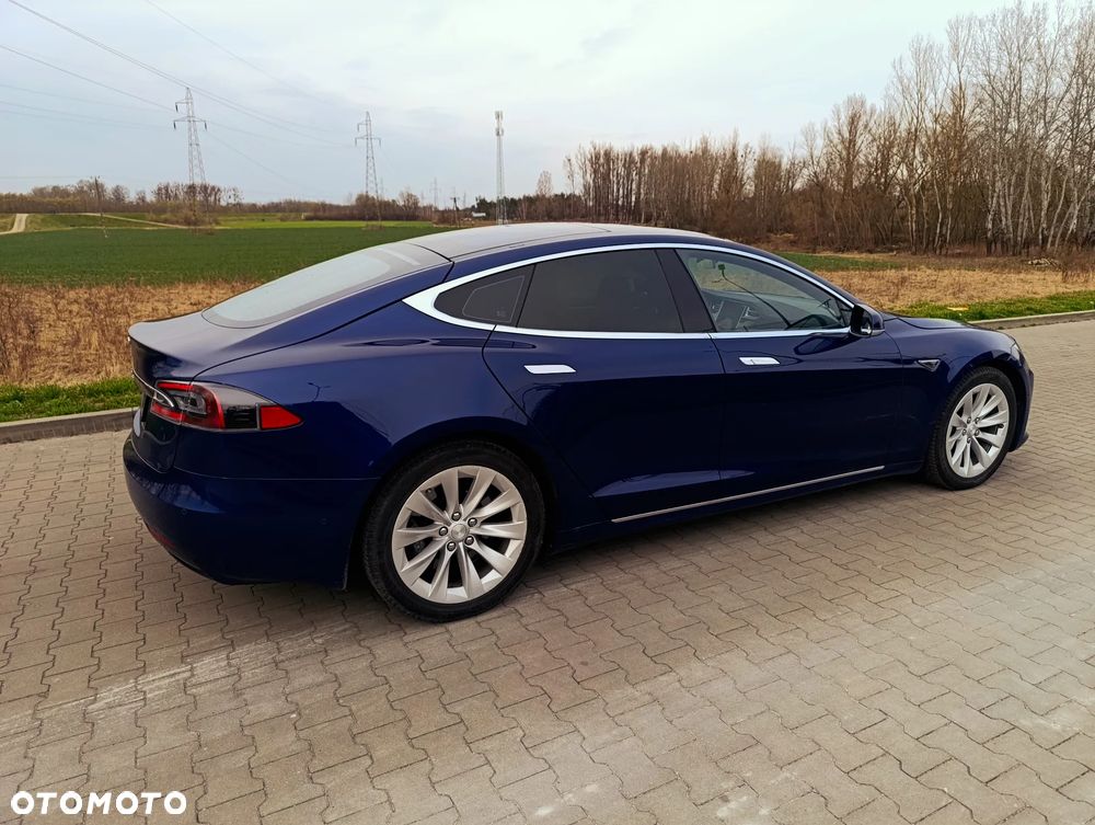 Tesla Model S - 9