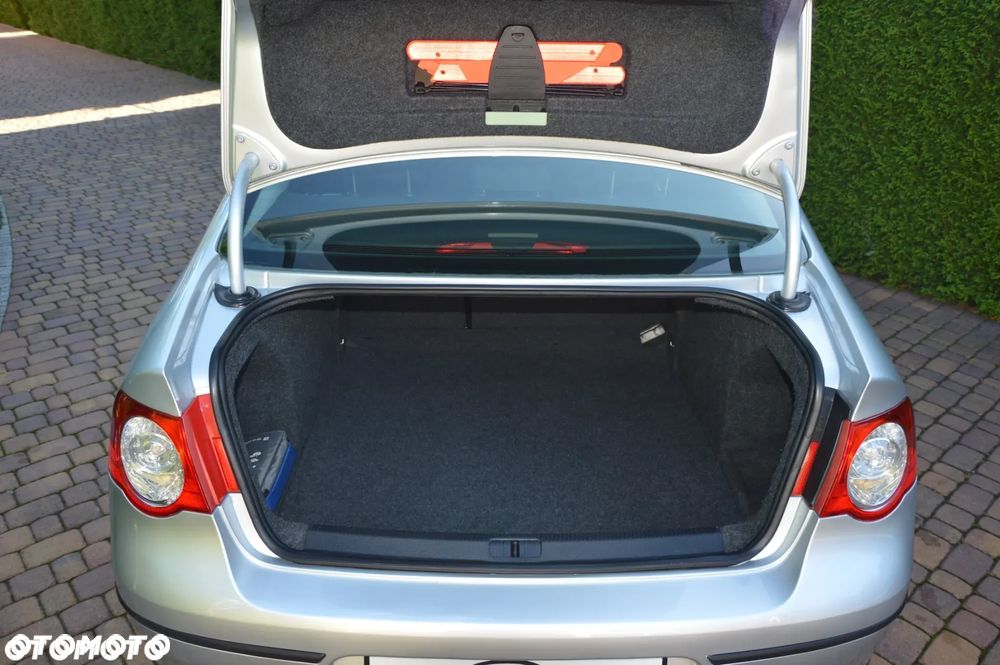 Volkswagen Passat 1.6 Trendline - 29