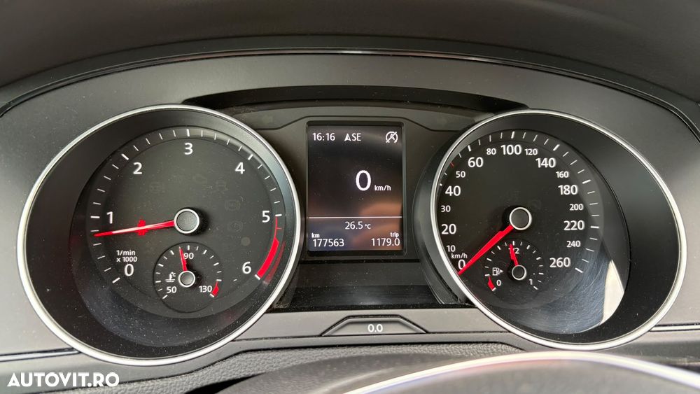 Volkswagen Passat - 11