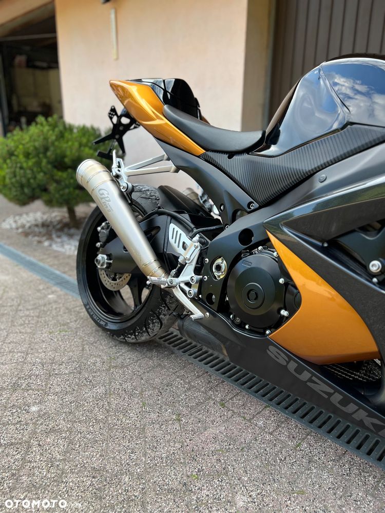 Suzuki GSX-R - 10