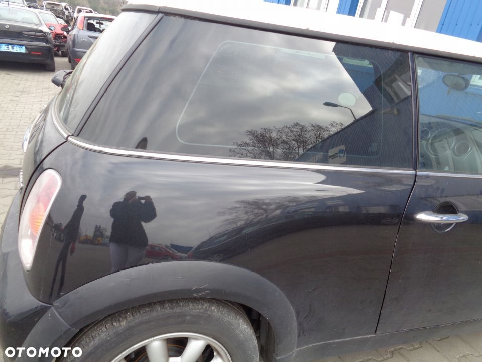 MINI COOPER R50 2004 SZYBA KAROSERYJNA TYLNA PRAWA - 1