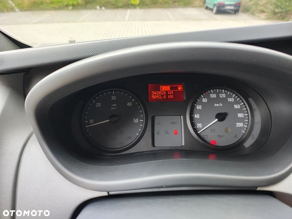 Opel Vivaro - 8