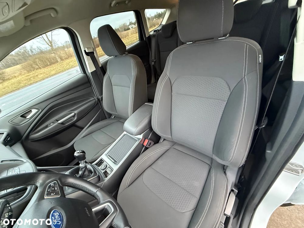 Ford Kuga 1.5 EcoBoost 2x4 Trend - 14