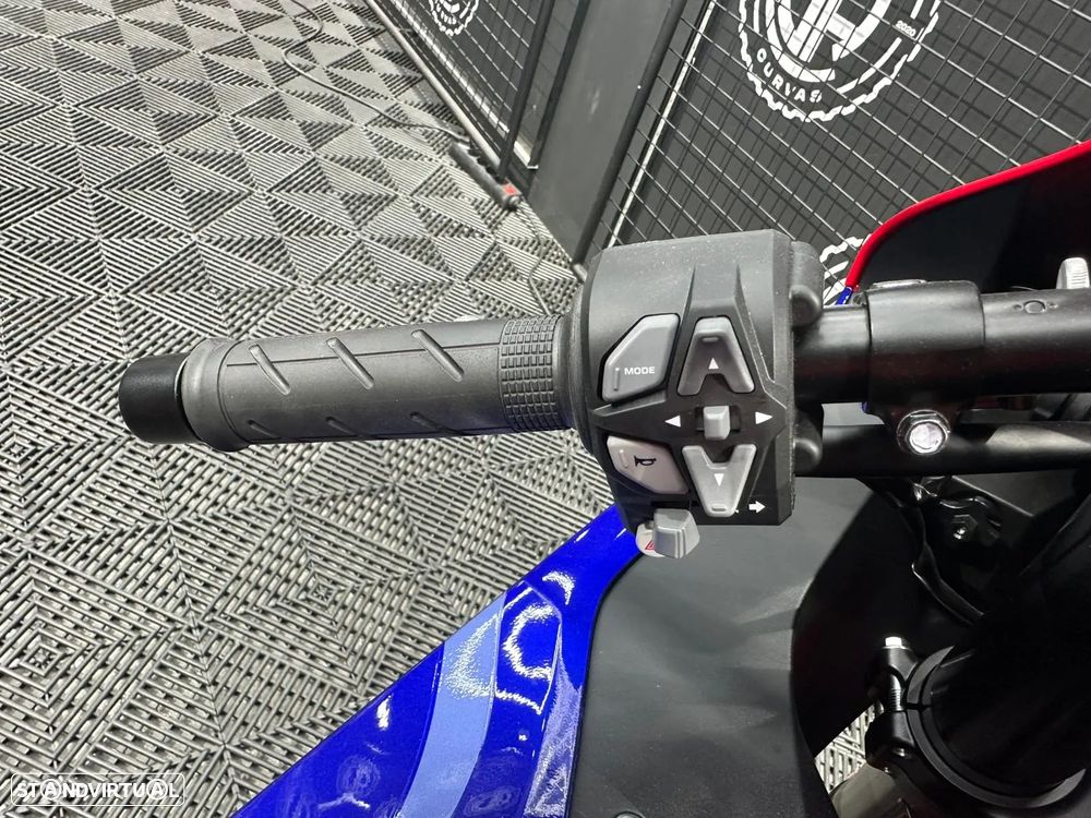 Honda CBR 1000RR-R FIREBLADE - 11