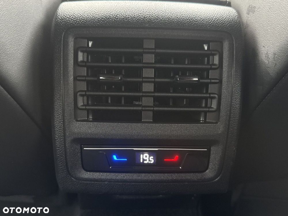 Volkswagen Golf - 34