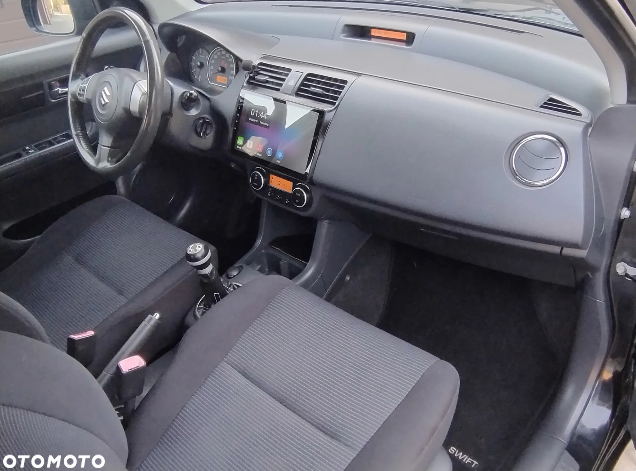 Suzuki Swift 1.3 Black and White - 27