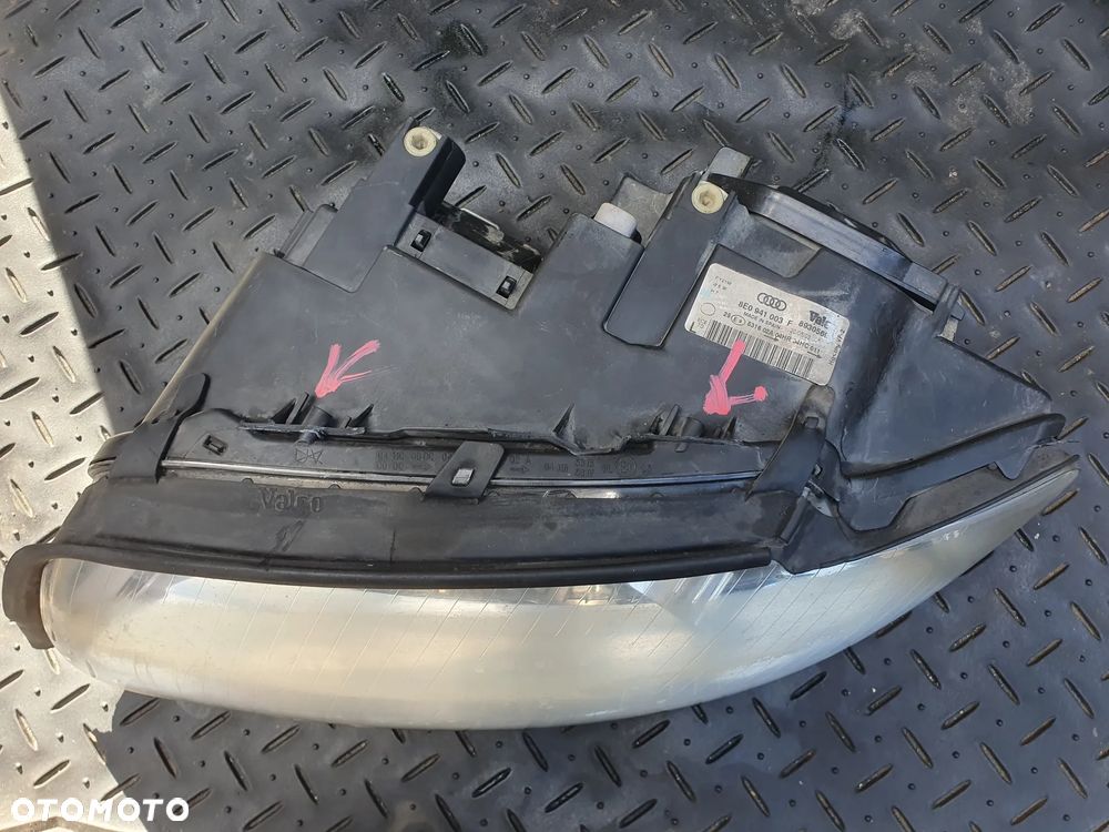 AUDI A4 B6 LAMBA LEWY PRZÓD 8E0941003F EUROPA - 2