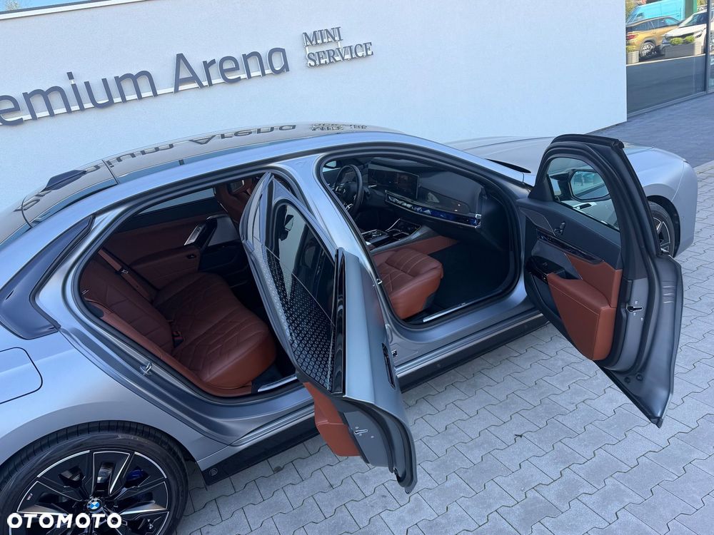 BMW Seria 7 M760e PHEV xDrive Individual Edition sport - 34
