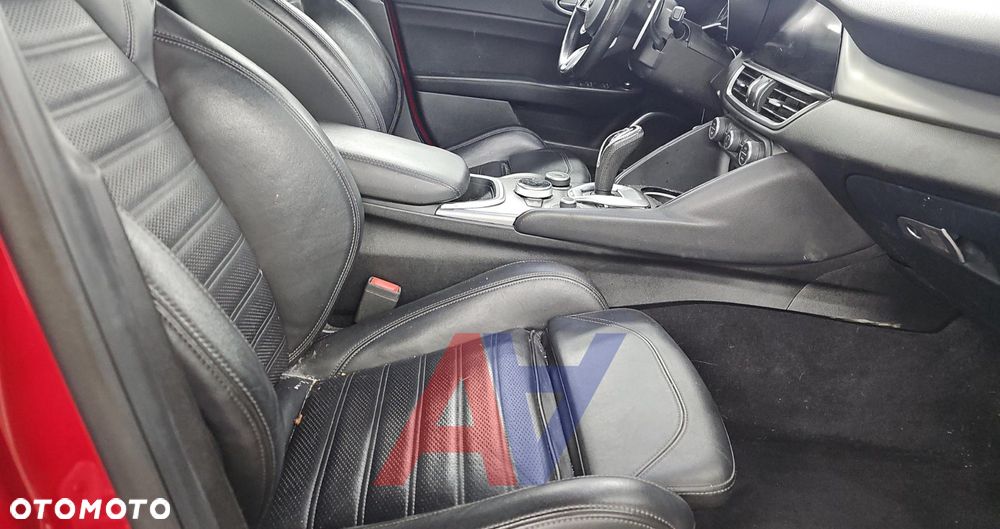 Alfa Romeo Giulia 2.0 Turbo 16V AT8 Veloce Ti - 11