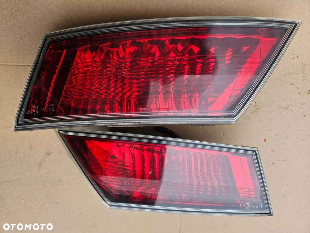 Honda Civic VIII UFO lampa tył tylna prawa lewa na klapę - 1
