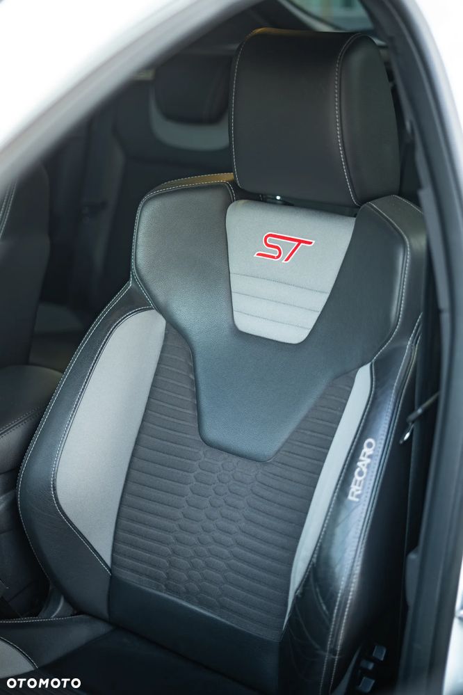 Ford Focus 2.0 EcoBoost ST - 8