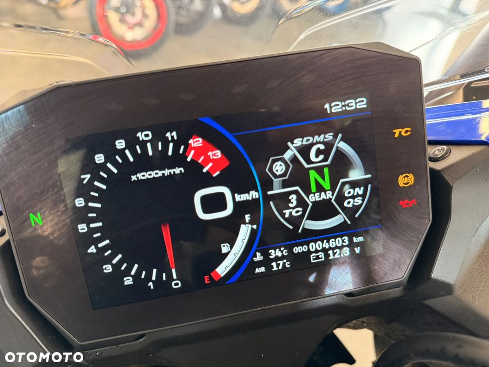 Suzuki GSX 1000 - 8