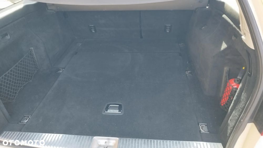 Mercedes-Benz Klasa E 200 BlueTEC 7G-TRONIC Classic - 24