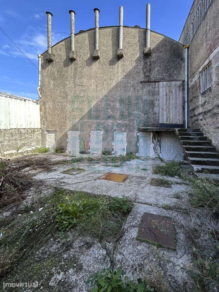 Prédio em Milheirós - Grande imagem: 3/14