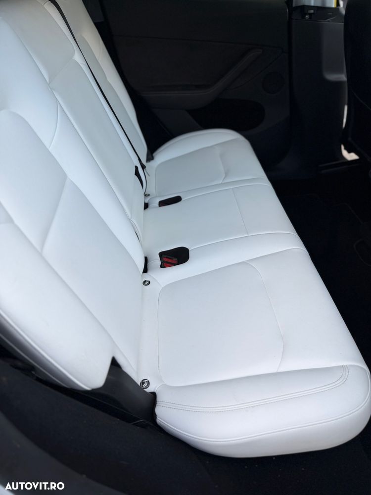 Tesla Model Y - 9