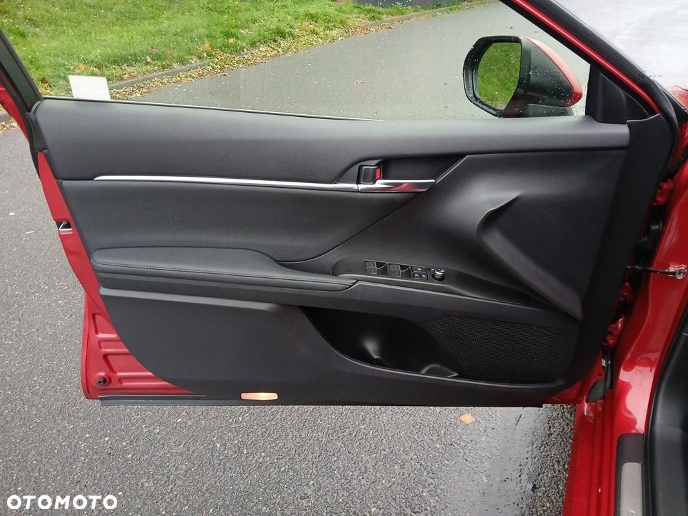 Toyota Camry 2.5 Hybrid Executive CVT - 35