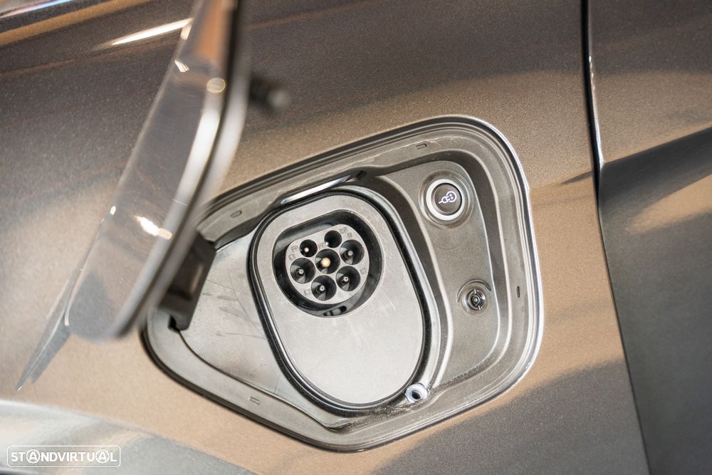 Porsche Taycan 4 - 27