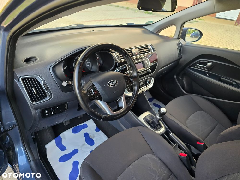 Kia Rio 1.2 Fifa World Cup Edition - 17