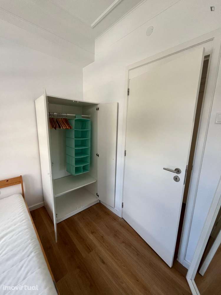 Quarto - localizado em Sé Porto - Grande imagem: 4/11