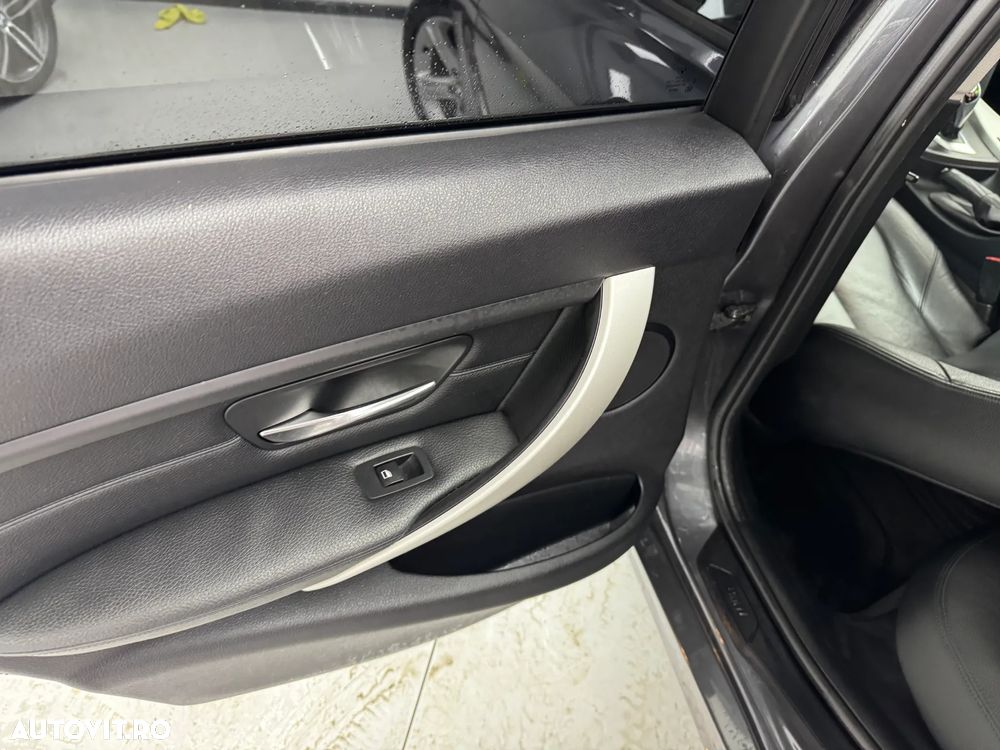 BMW Seria 3 320d Aut. Sport Line - 17