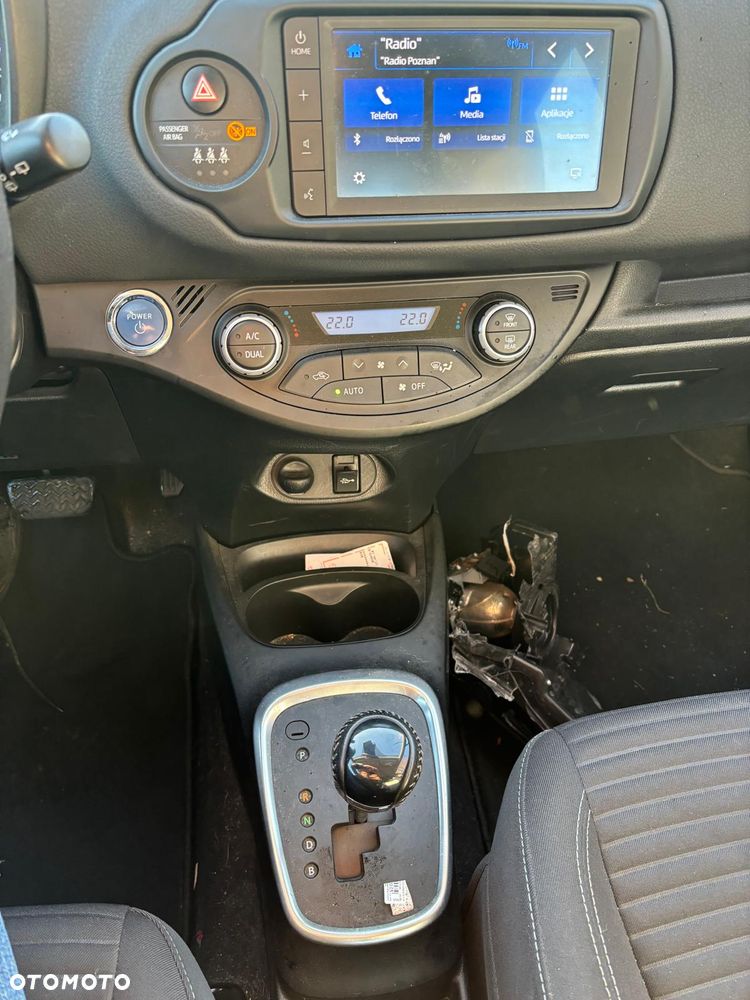 Toyota Yaris Hybrid 100 Dynamic - 19