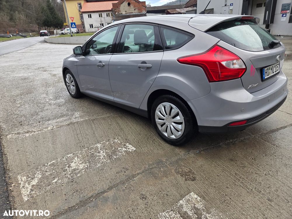 Ford Focus 1.6 TDCi DPF SYNC Edition - 16