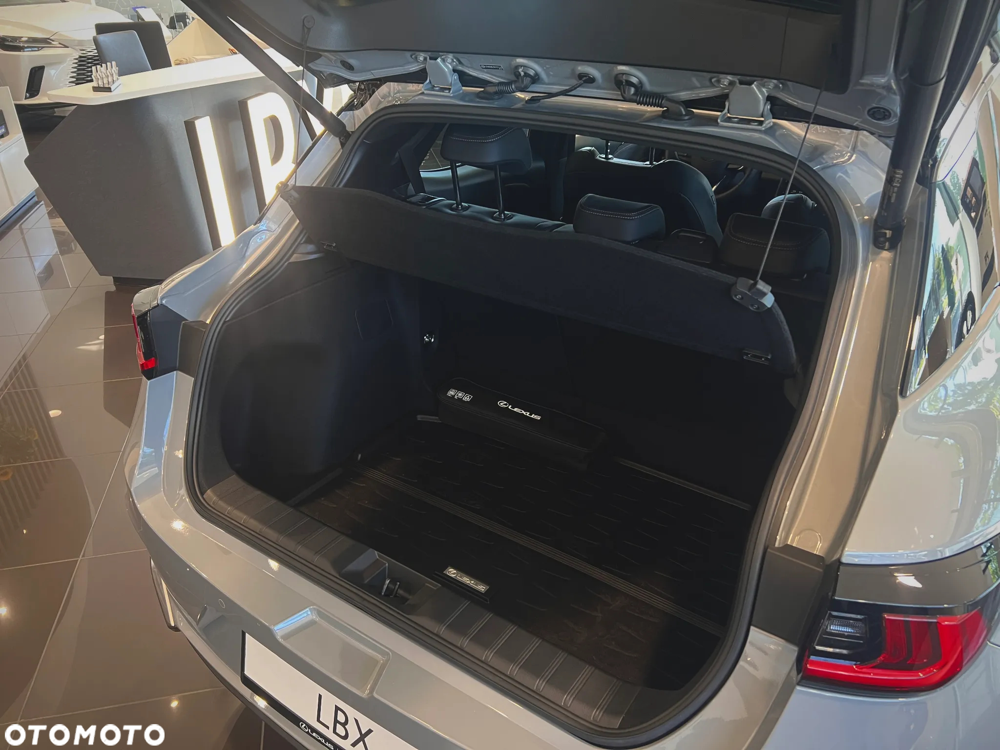 Lexus LBX 1.5 Hybrid Cool - 14