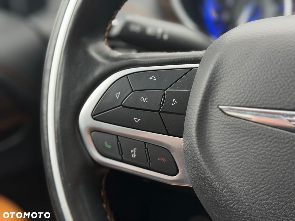Chrysler Pacifica - 32